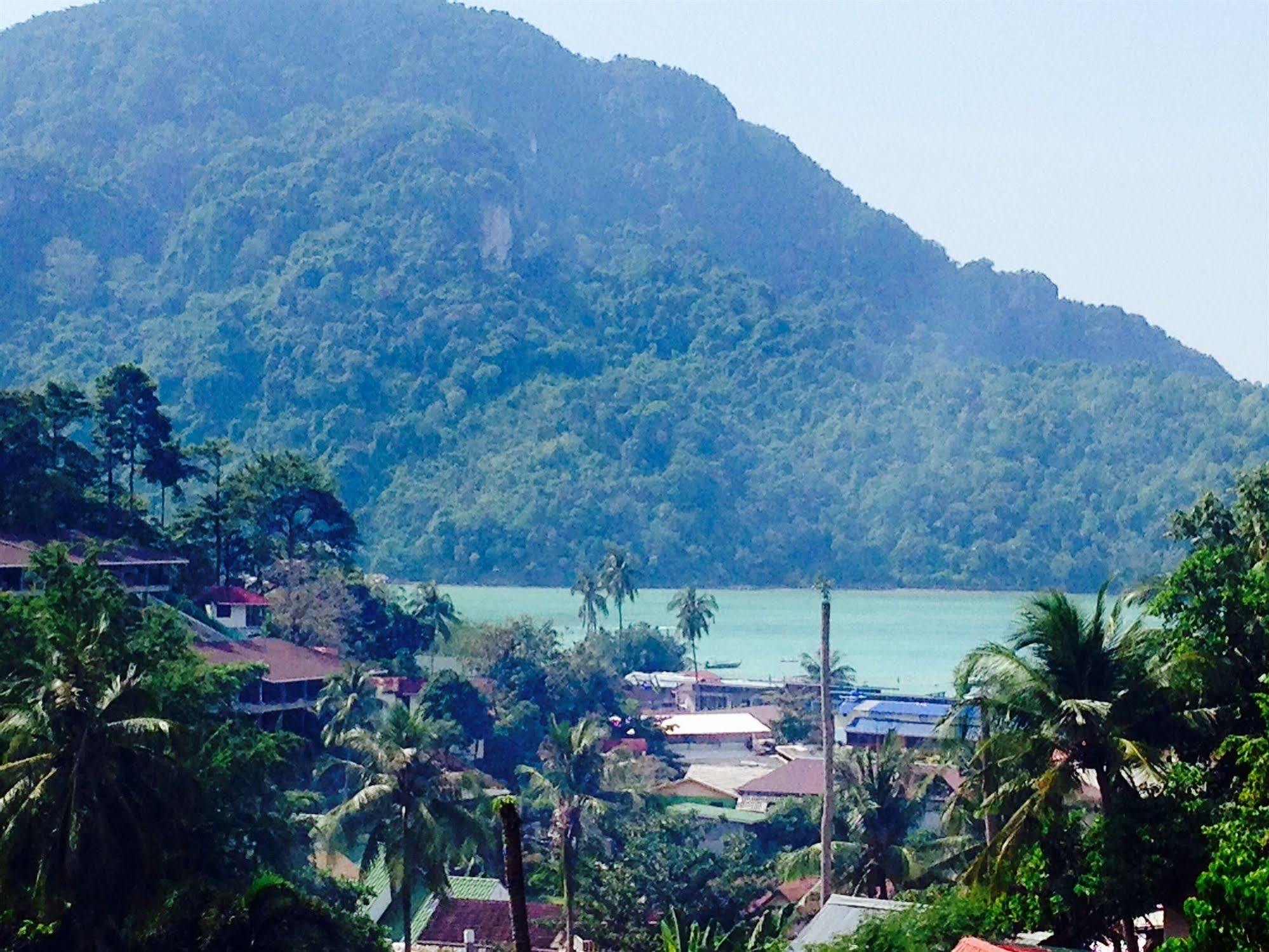 Tapear Resort Phi Phi-eilanden Buitenkant foto