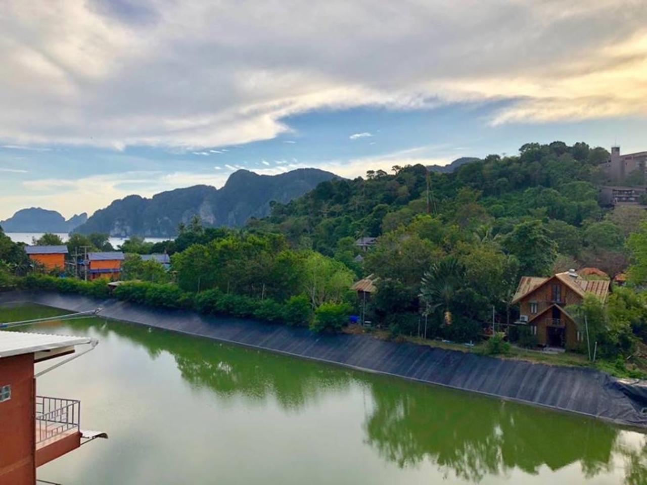 Tapear Resort Phi Phi-eilanden Buitenkant foto